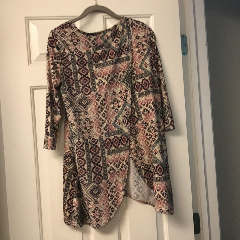Multicolor patterned boho top - Picture 2 of 2